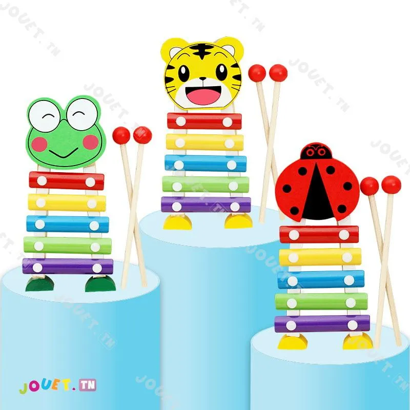 CARTOON HANDS KNOCKS THE XYLOPHONE